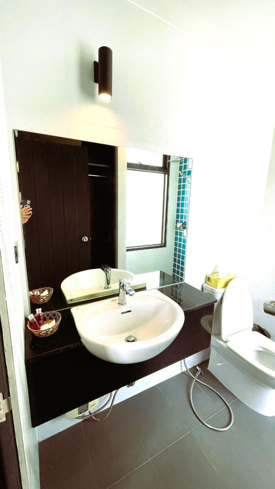 Rockstar Beach Apartments Bang Rak Beach  Buitenkant foto