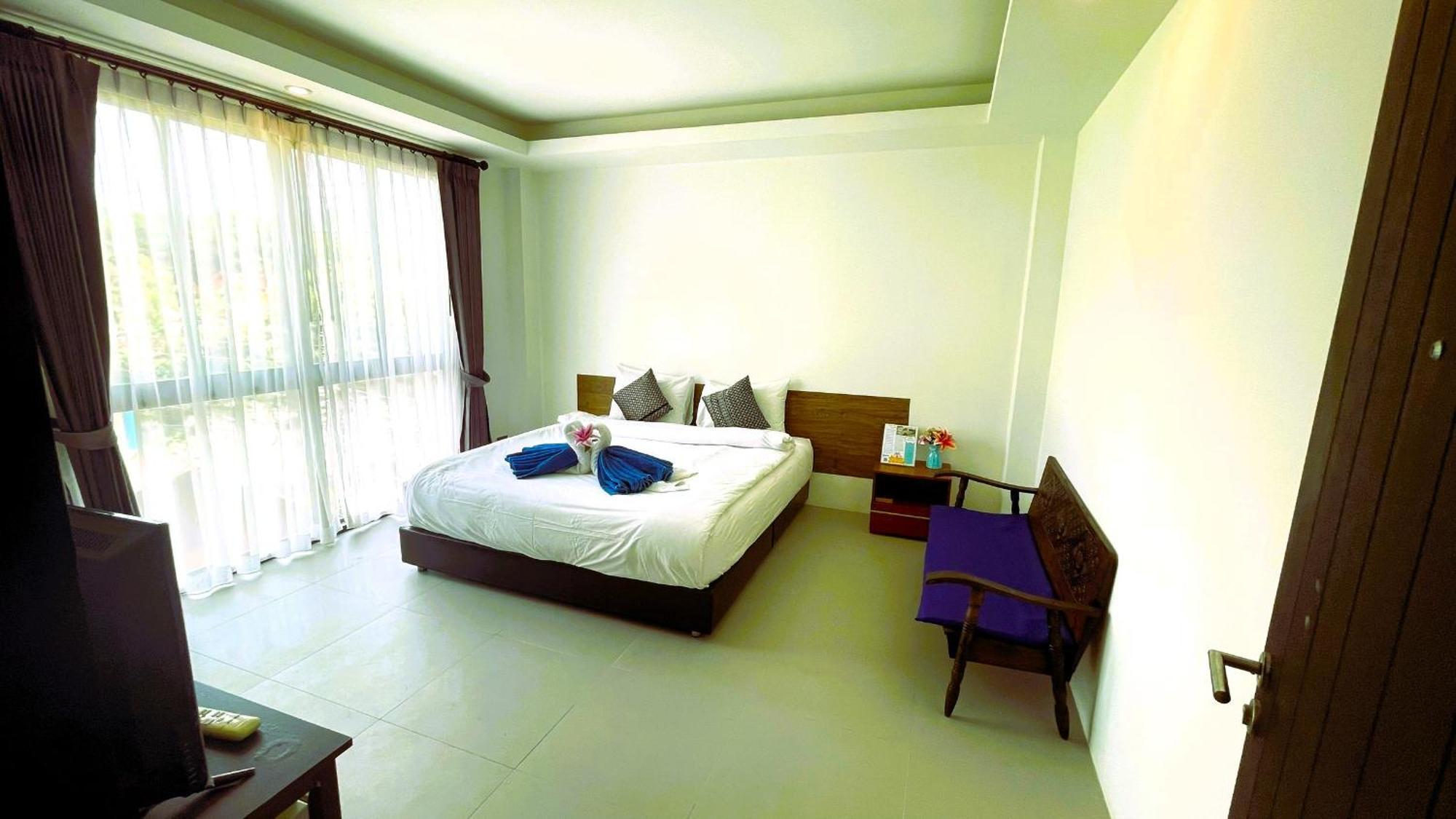 Rockstar Beach Apartments Bang Rak Beach  Buitenkant foto