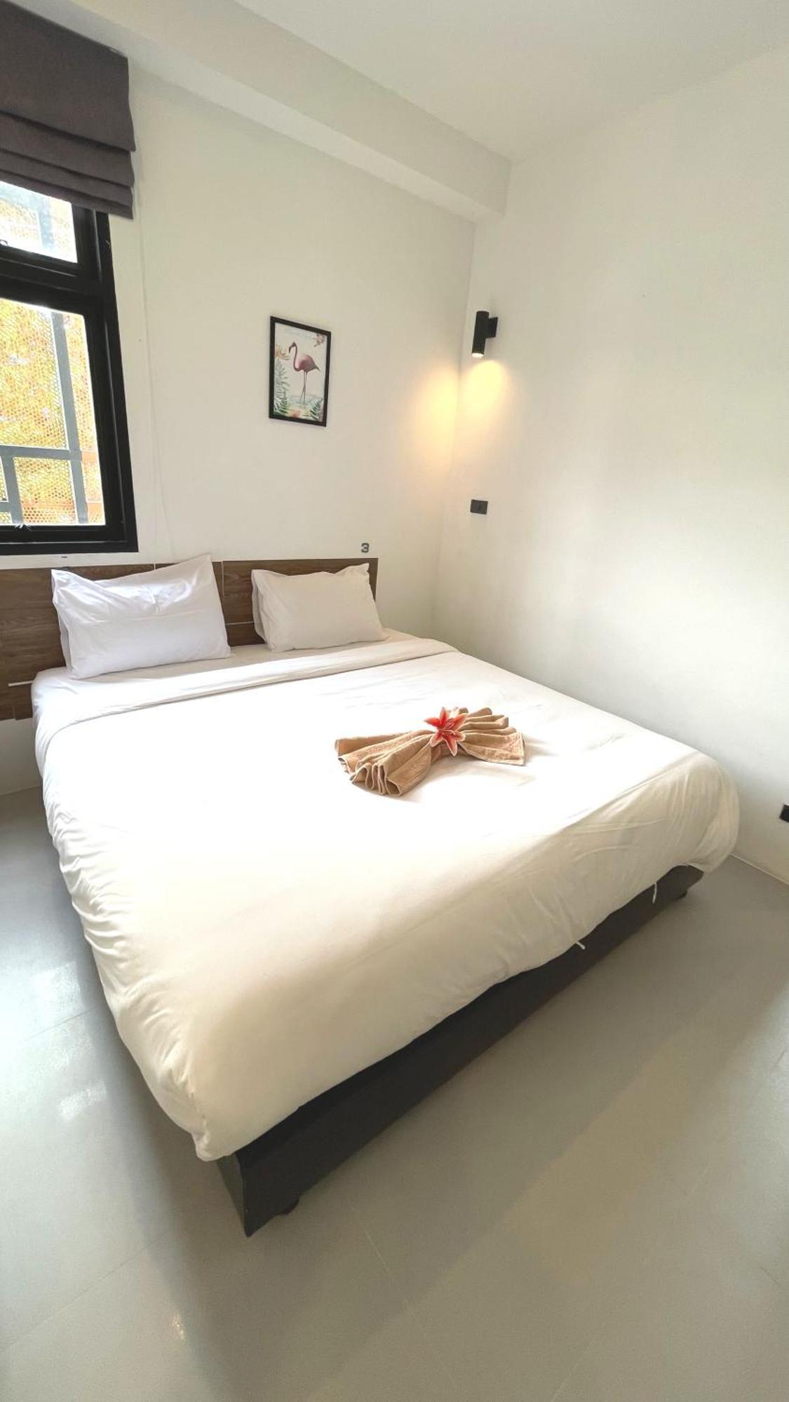 Rockstar Beach Apartments Bang Rak Beach  Buitenkant foto