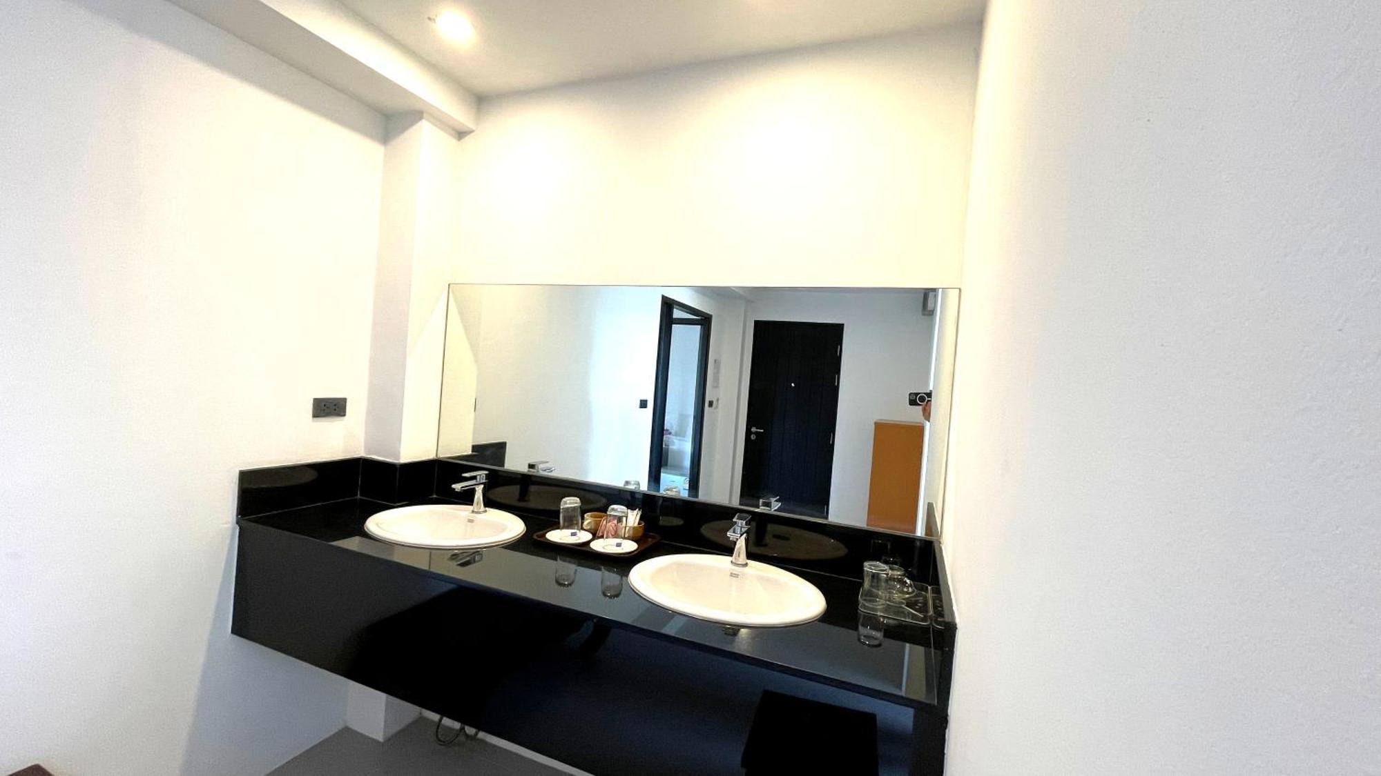 Rockstar Beach Apartments Bang Rak Beach  Buitenkant foto