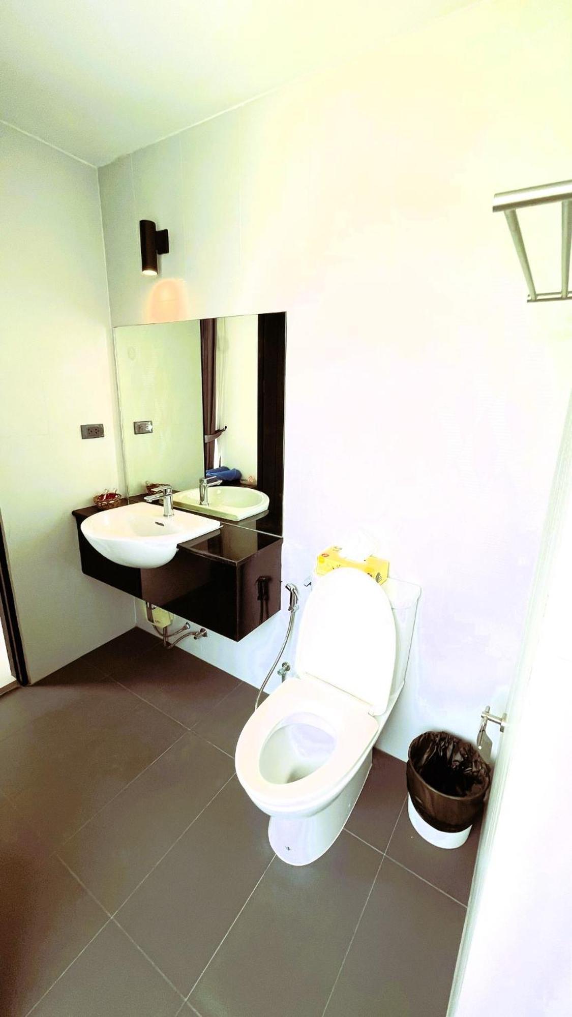 Rockstar Beach Apartments Bang Rak Beach  Buitenkant foto