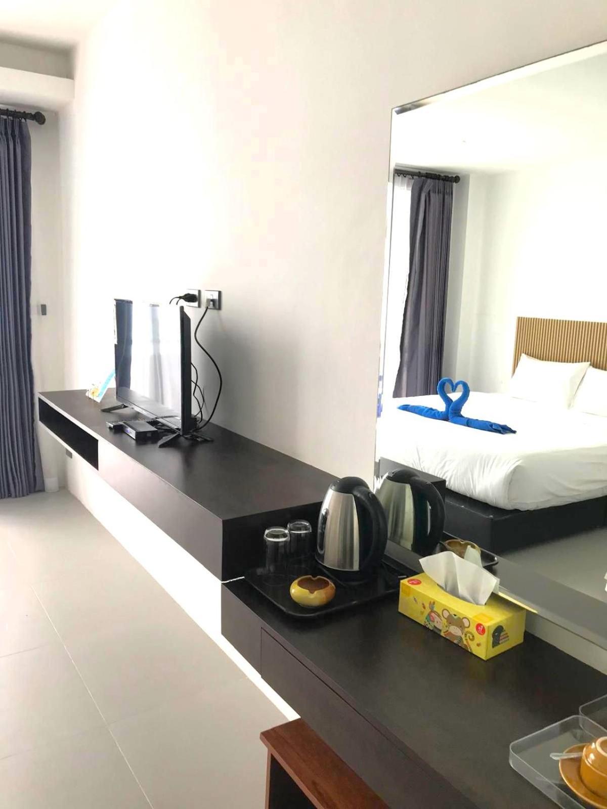 Rockstar Beach Apartments Bang Rak Beach  Buitenkant foto